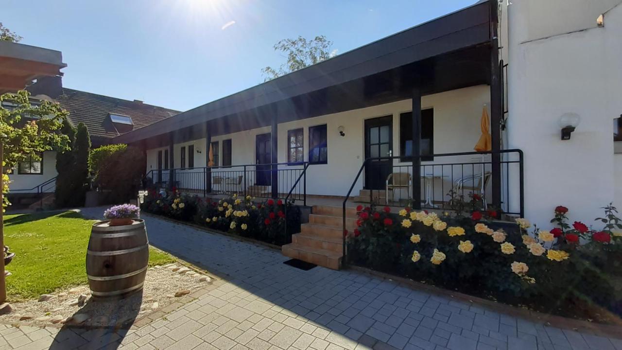 Ferienwohnungen & Weingut Kroiss Silvia Illmitz Exterior photo
