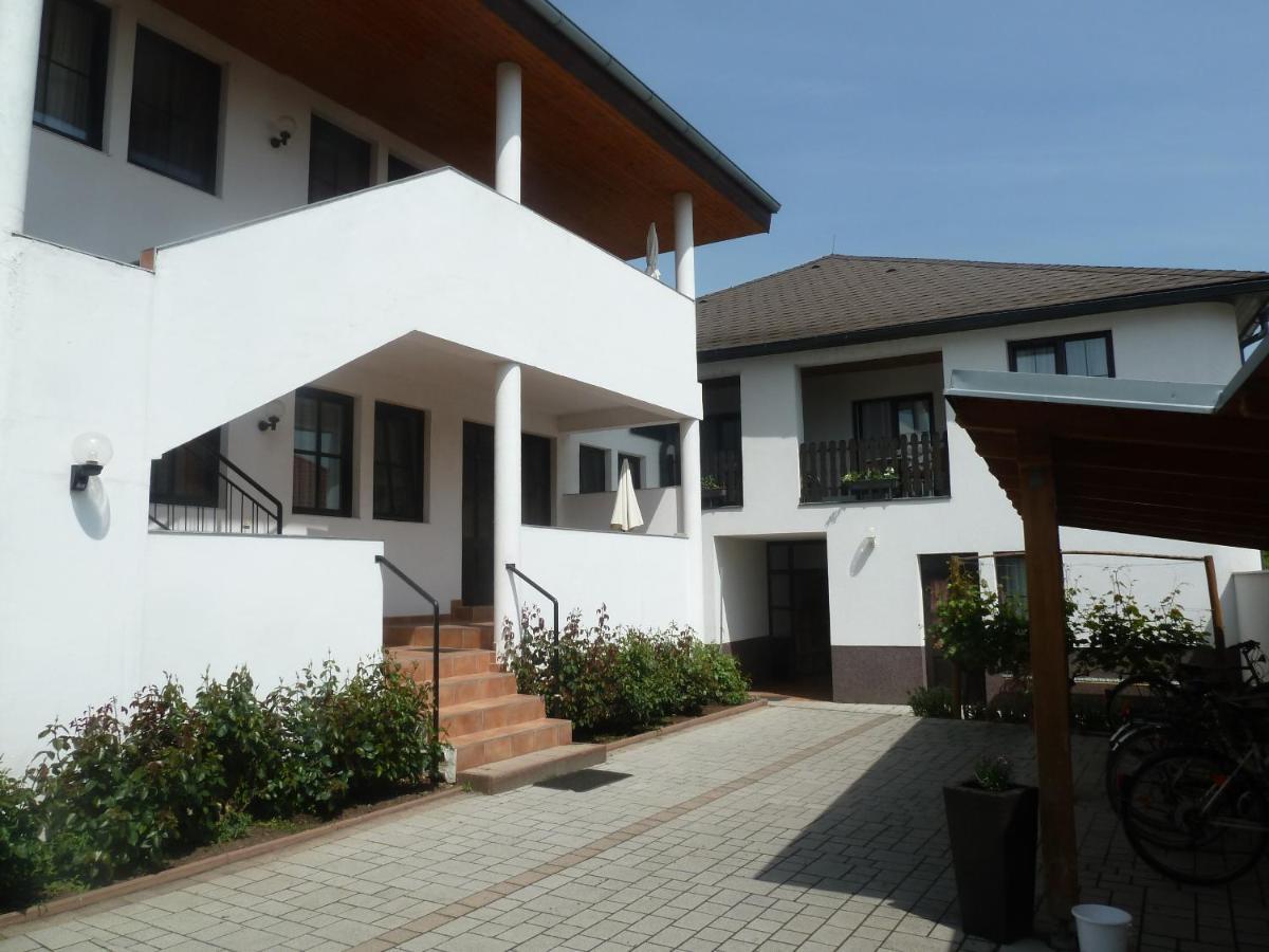 Ferienwohnungen & Weingut Kroiss Silvia Illmitz Exterior photo